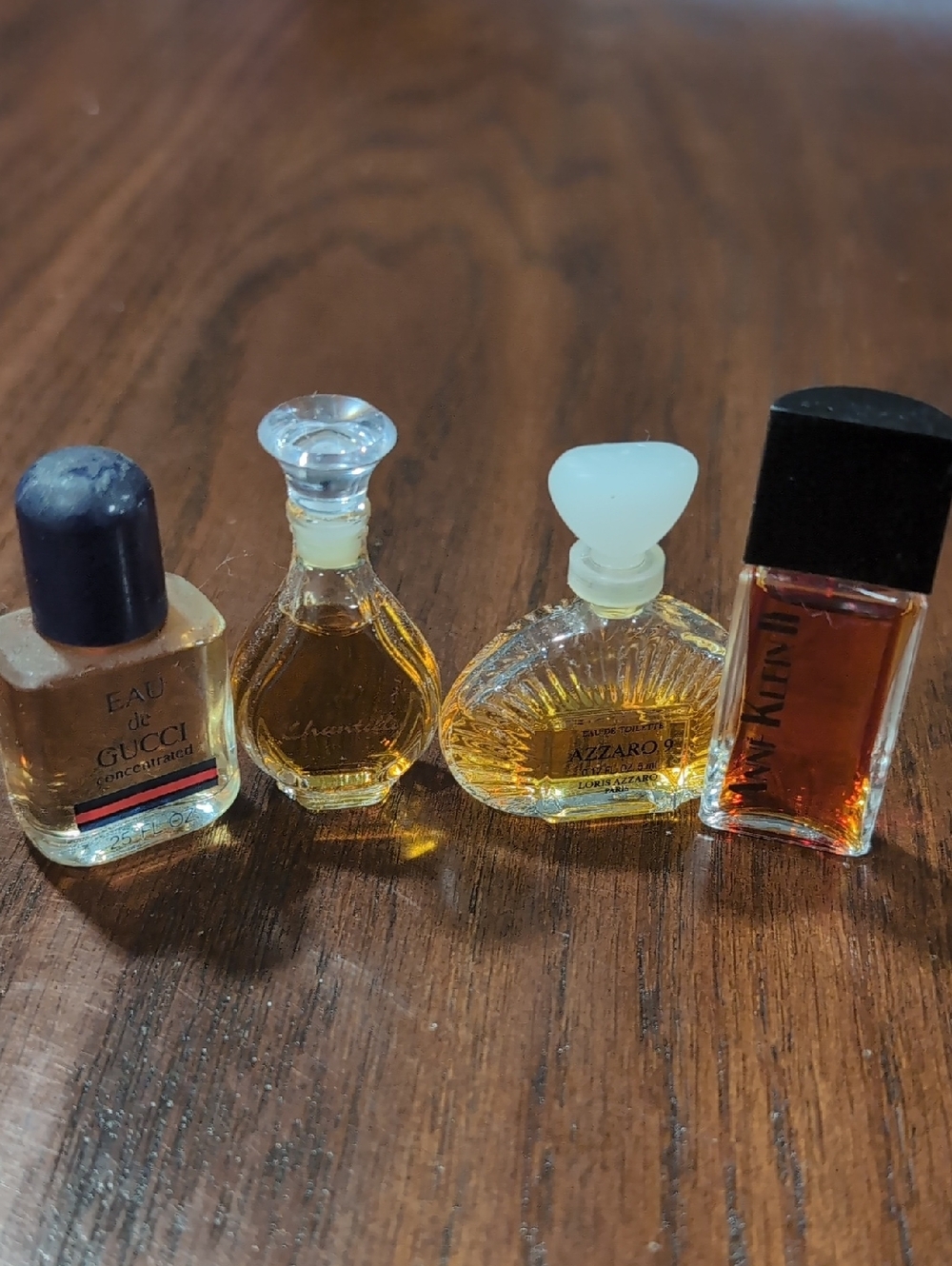 Vintage 1980s set of 7 Mini Perfumes in Plastic Case. - Picture 8 of 14